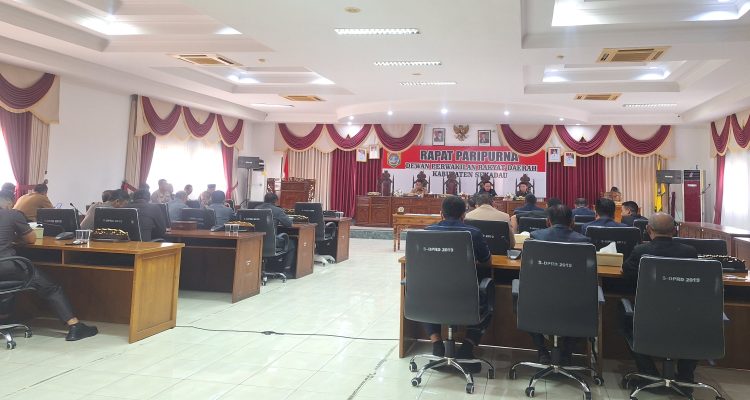 Sidang Paripurna ke-16 Masa Persidangan ke-2 dengan agenda penyampaian keputusan rekomendasi DPRD terhadap Laporan Keterangan Pertanggungjawaban (LKPJ) Bupati Sekadau Tahun 2025. (Foto:wn)